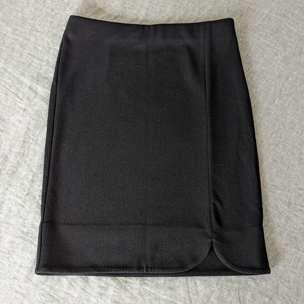 LOFT Stretchy Pencil Skirt Unique Hem in Black Size M